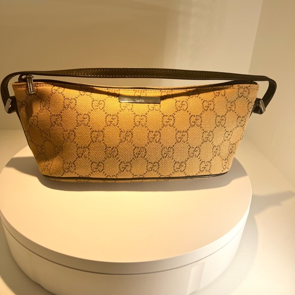 ❌SOLD❌ Gucci Brown Monogram Boat Pochette - Picture 3 of 6